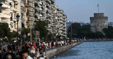 Tourists walk along the waterfront, Thessaloniki, Greece, Aug. 22, 2025. (AFP Photo)