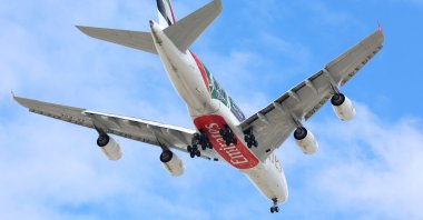 An Airbus A380 passenger aircraft of Emirates Airlines approaches John F. Kennedy International Airport in New York, U.S., Aug. 21, 2025. (AFP Photo)