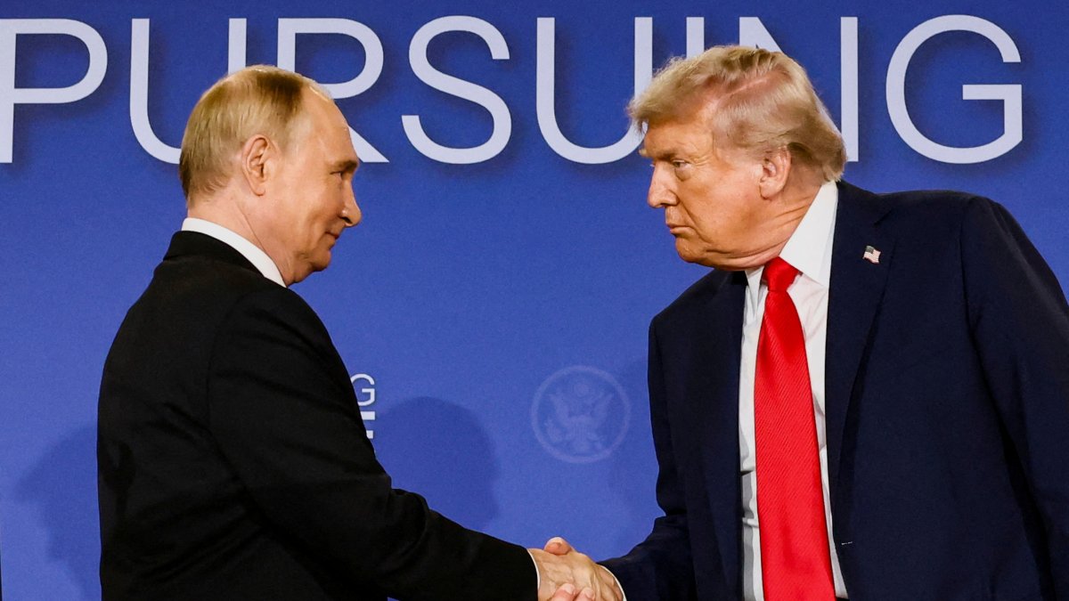 U.S. President Donald Trump and Russian President Vladimir Putin shake hands during a press conference following their meeting to negotiate an end to the war in Ukraine, at Joint Base Elmendorf-Richardson, in Anchorage, Alaska, U.S., Aug. 15, 2025. (Reuters File Photo)