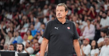 Turkish national basketball team coach Ergin Ataman watches a match from the sidelines, Istanbul, Türkiye, Aug. 23, 2025. (AA Photo)