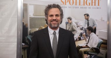 Mark Ruffalo walks the red carpet at the movie &quot;Spotlight&quot; premiere at the Coolidge Corner Theater, Brookline, Massachusetts, U.S., Oct. 28, 2015. (Shutterstock Photo)
