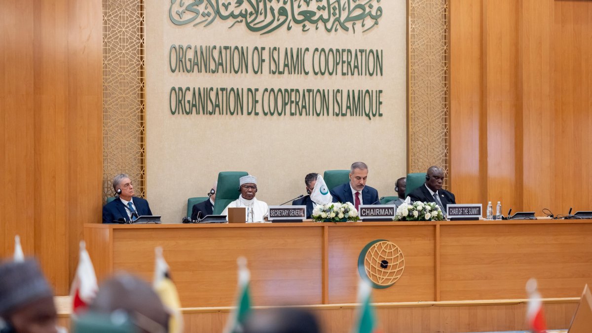 Foreign Minister Hakan Fidan chairs the 21st Extraordinary Meeting of the Organisation of Islamic Cooperation (OIC), Jeddah, Saudi Arabia, Aug. 25, 2025. (AA Photo)