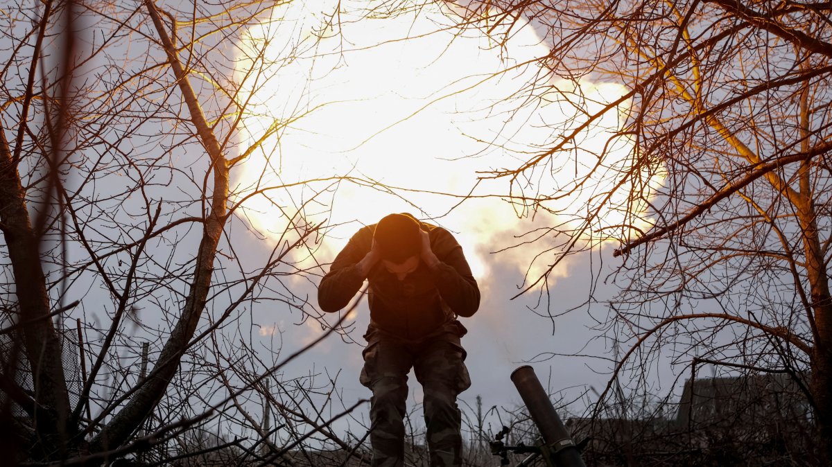 A Ukrainian serviceman reacts after firing a 120-mm mortar toward Russian troops at the frontline, near Vovchansk in the Kharkiv region, Ukraine, Jan. 16, 2025. (Reuters Photo)