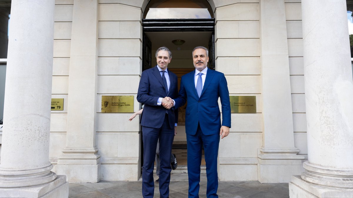 Foreign Minister Hakan Fidan and Irish Deputy Prime Minister, Foreign Affairs, Trade and Defense Minister Simon Harris shake hands in Dublin, Ireland, Aug. 26, 2025. (AA Photo)