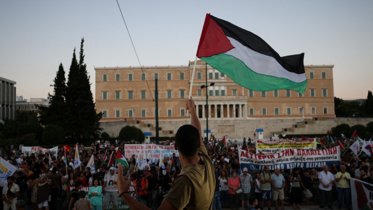 Ex-Greek PM Papandreou urges Palestine recognition for peace