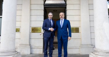 Foreign Minister Hakan Fidan and Irish Deputy Prime Minister, Foreign Affairs, Trade and Defense Minister Simon Harris shake hands in Dublin, Ireland, Aug. 26, 2025. (AA Photo)