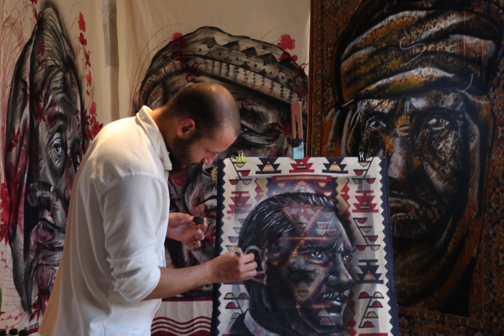 Turkish artist revives old carpets through art | Daily Sabah