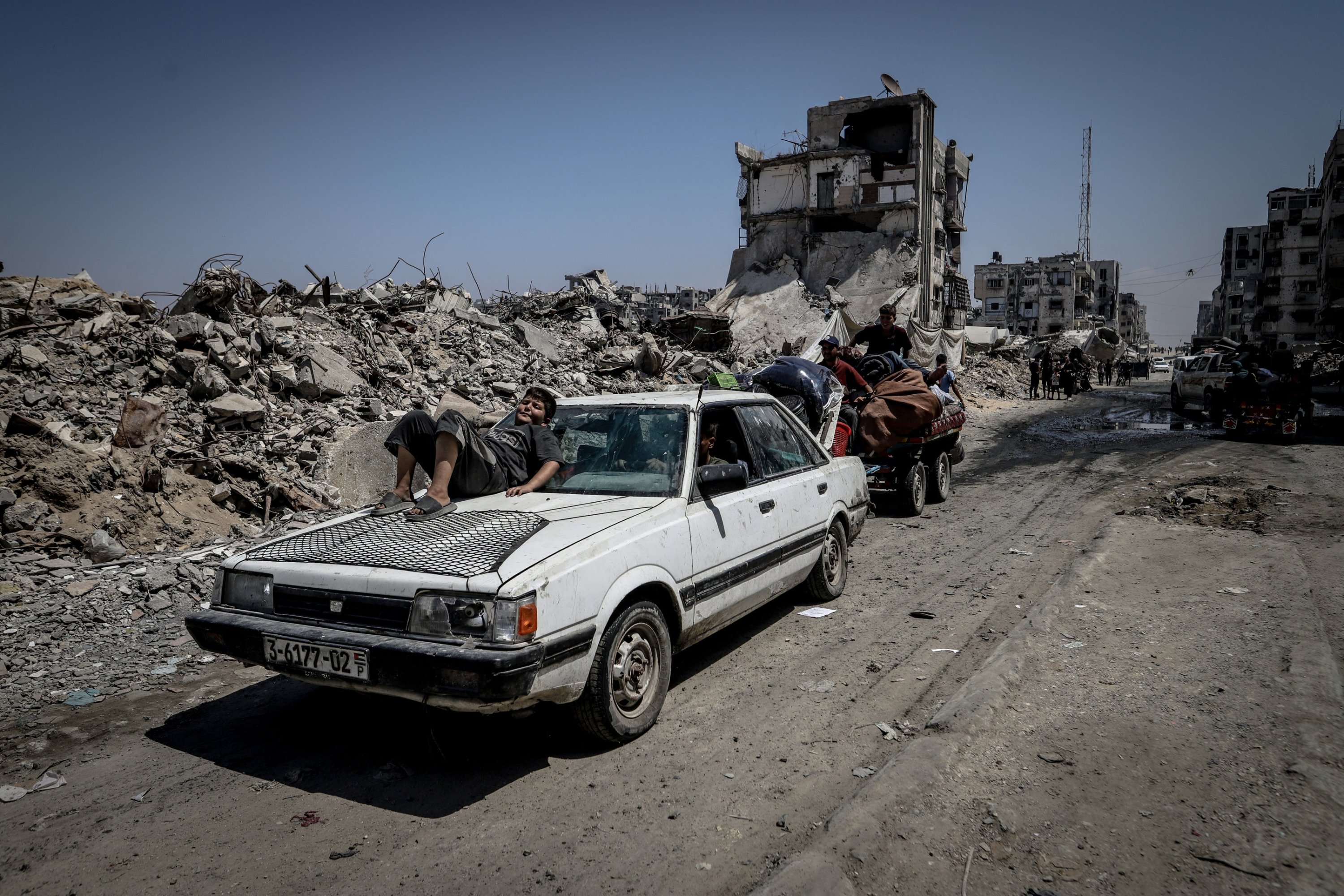 Israel closes in on Gaza City amid Trump meeting on post-war plan