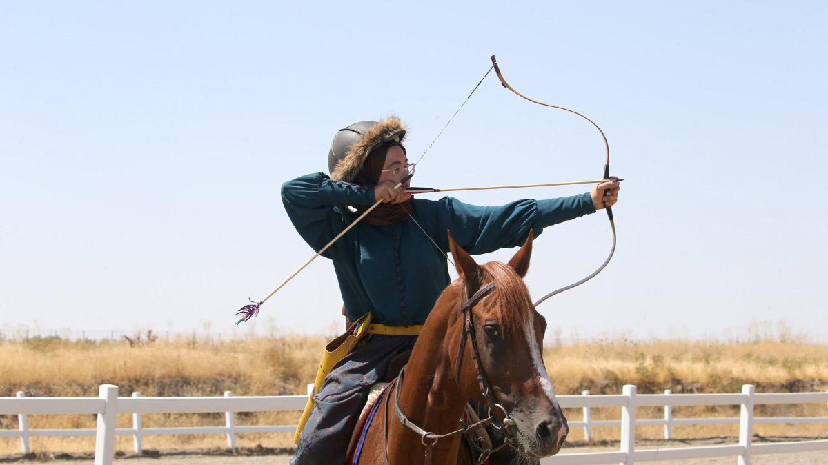 Zeynep Cansu Ertürk, 17, competes in a horseback archery contest during ceremonies marking the 954th anniversary of the Battle of Malazgirt, Malazgirt, Muş, Türkiye, Aug. 26, 2025. (AA Photo)