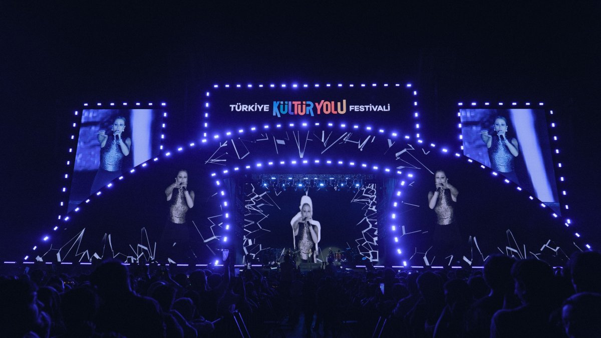 Renowned Turkish singer Derya Uluğ performs at the Türkiye Culture Route Festival in Erzurum, Türkiye, Aug. 22, 2025. (İHA Photo)