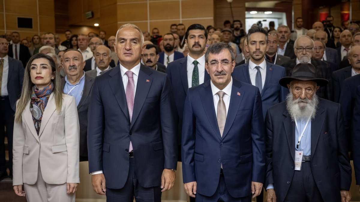 (L to R) Alevi-Bektashi Culture and Cemevi President Esma Ersin, Culture and Tourism Minister Mehmet Nuri Ersoy, Vice President Cevdet Yılmaz and Hıdır Abdal Ocağı elder Ahmet Uğurlu attend the Alevi Faith Leaders and Cemevi Presidents’ Consultation Meeting, in Ankara, Türkiye, Aug. 28, 2025. (AA Photo)