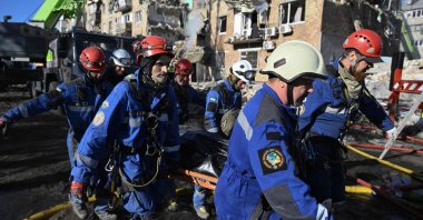 Ukrainian rescuers carry the body of a victim from the site of a Russian missile strike in Kyiv, Ukraine, Aug. 28, 2025. (AFP Photo)