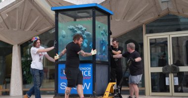 &quot;Piranhas&quot; is moved from London’s Guildhall into protective storage ahead of its public display at the London Museum’s new site in Smithfield, U.K., Aug. 27, 2025. (Getty Images Photo)