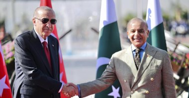 President Recep Tayyip Erdoğan shakes hands with Pakistan&#039;s Prime Minister Shahbaz Sharif (R) during a welcome ceremony, Islamabad, Pakistan, Feb. 13, 2025. (AP Photo)