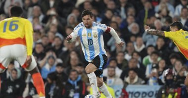 Argentina&#039;s Lionel Messi dribbles the ball during a qualifying football match against Colombia for the FIFA World Cup 2026 at the Monumental stadium in Buenos Aires, Argentina, June 10, 2025. (AP Photo)