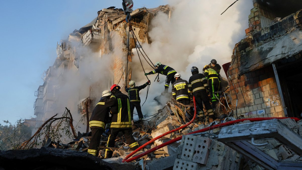 Rescuers work at the site of an apartment building which was hit by a Russian missile and drone strike, amid Russia&#039;s attack on Ukraine, Kyiv, Ukraine, Aug. 28, 2025. (Reuters Photo)