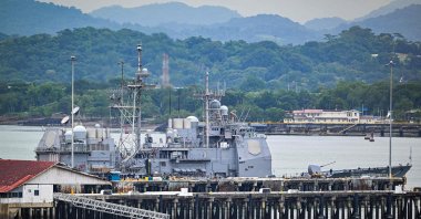 The US Navy warship USS Lake Erie (CG 70) docks at the Port of Balboa, Panama City, Panama, Aug. 28, 2025. (AFP Photo)
