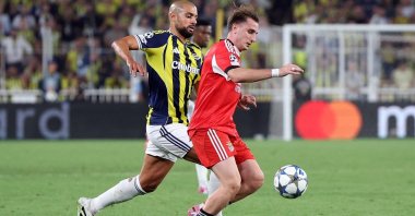 Benfica&amp;amp;#039;s Turkish winger Kerem Aktürkoğlu (R) vies with Fenerbahçe&amp;amp;#039;s Moroccan midfielder Sofyan Amrabat during the UEFA Champions League playoff first leg football match between Fenerbahçe and Benfica at the Fenerbahçe Şükrü Saracoğlu Sport Complex in Istanbul, Türkiye, Aug. 20, 2025. (Reuters Photo)