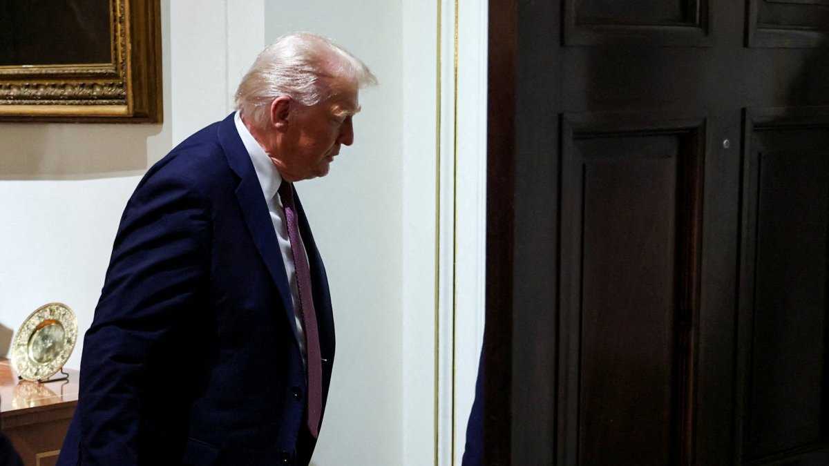 U.S. President Donald Trump leaves, following a cabinet meeting, at the White House in Washington, D.C., U.S.,  Aug. 26, 2025.  (Reuters Photo)