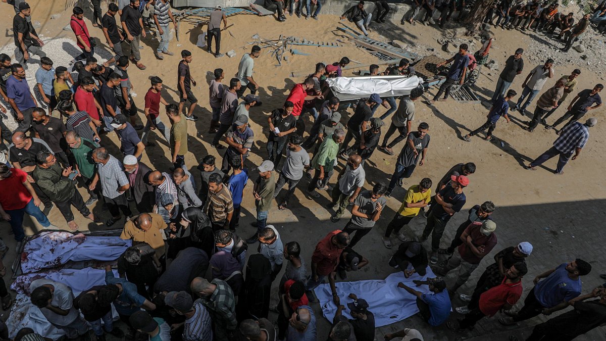 Mourners carry the body of a Palestinian man at al-Shifa hospital in Gaza City, Gaza Strip, Palestine, Aug. 31, 2025. (EPA Photo)
