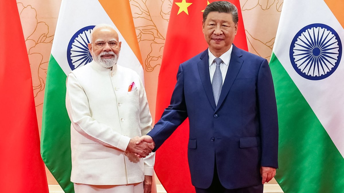 India’s Prime Minister Narendra Modi (L) and China’s President Xi Jinping shake hands during a bilateral meeting in Tianjin, China, Aug. 31, 2025. (AFP Photo)