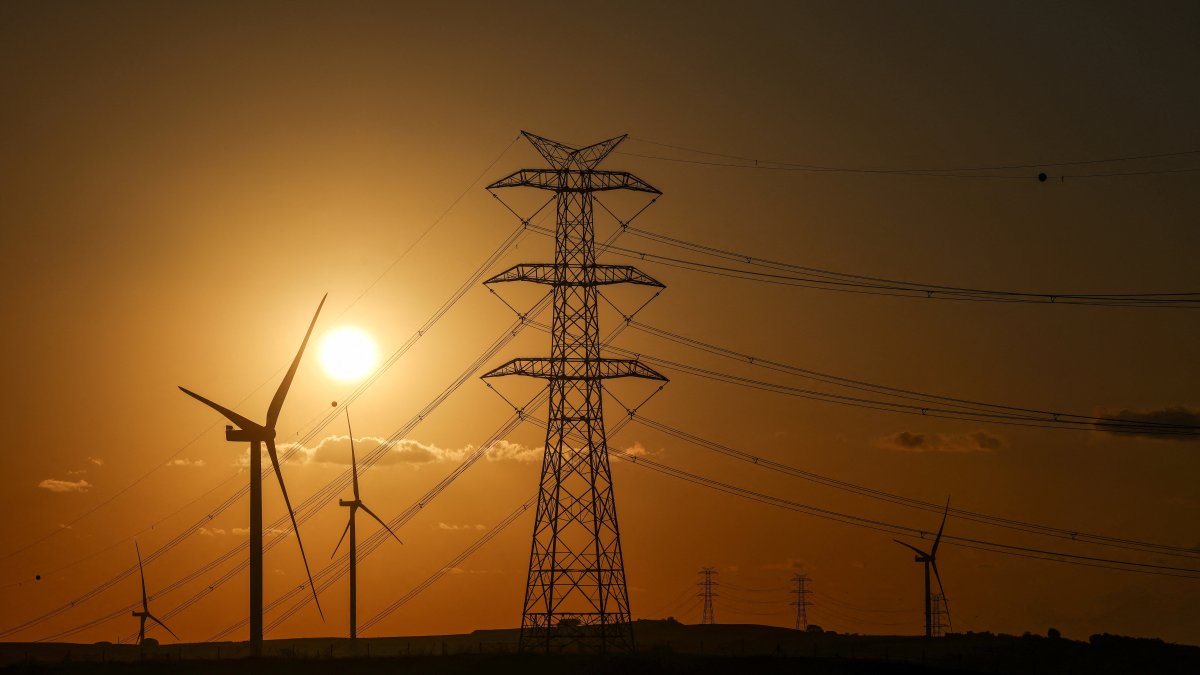 The sun sets behind wind turbines in Silivri on the outskirts of Istanbul, Türkiye, Aug. 16, 2025. (Reuters Photo)