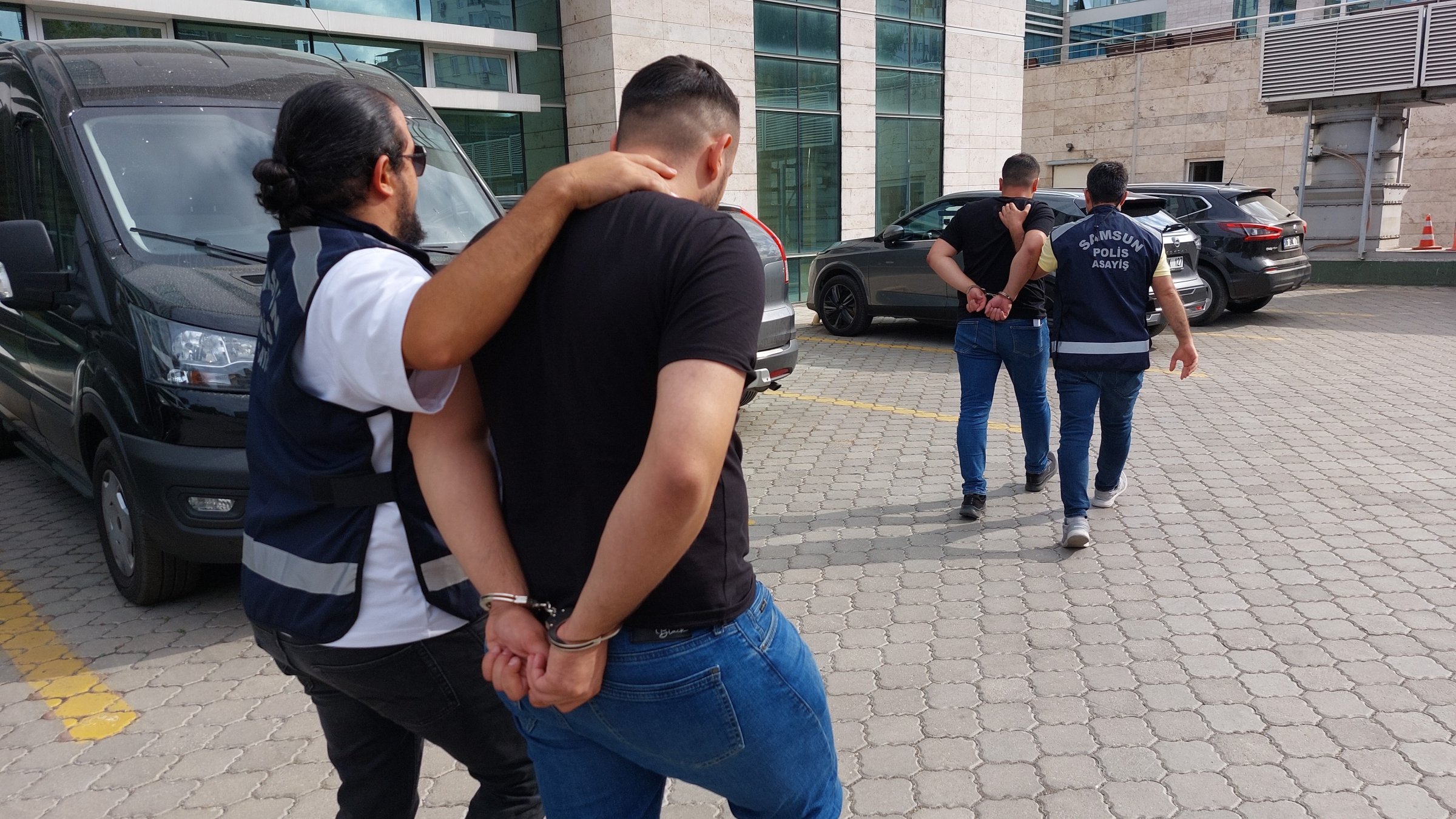 Police escort two captured suspects involved in an attack on CHP members during a brawl at a delegate election, in Samsun, northern Türkiye, Aug. 18, 2025. (İHA Photo)