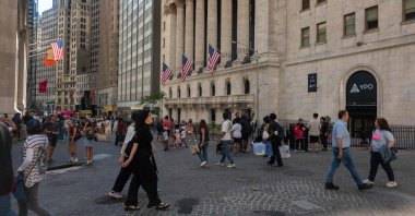 People walk past the New York Stock Exchange (NYSE), New York City, U.S., Aug. 22, 2025. (AFP Photo)