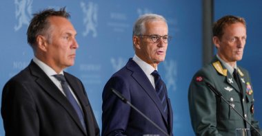 Norway&#039;s Prime Minister Jonas Gahr Stoere (L), Defense Minister Tore O. Sandvik (L) and Chief of Defense General Eirik Kristoffersen speak to the media on the status of the purchase of British-made frigates, at the prime minister&#039;s office in Oslo, Norway, Aug. 31, 2025. (Reuters Photo)