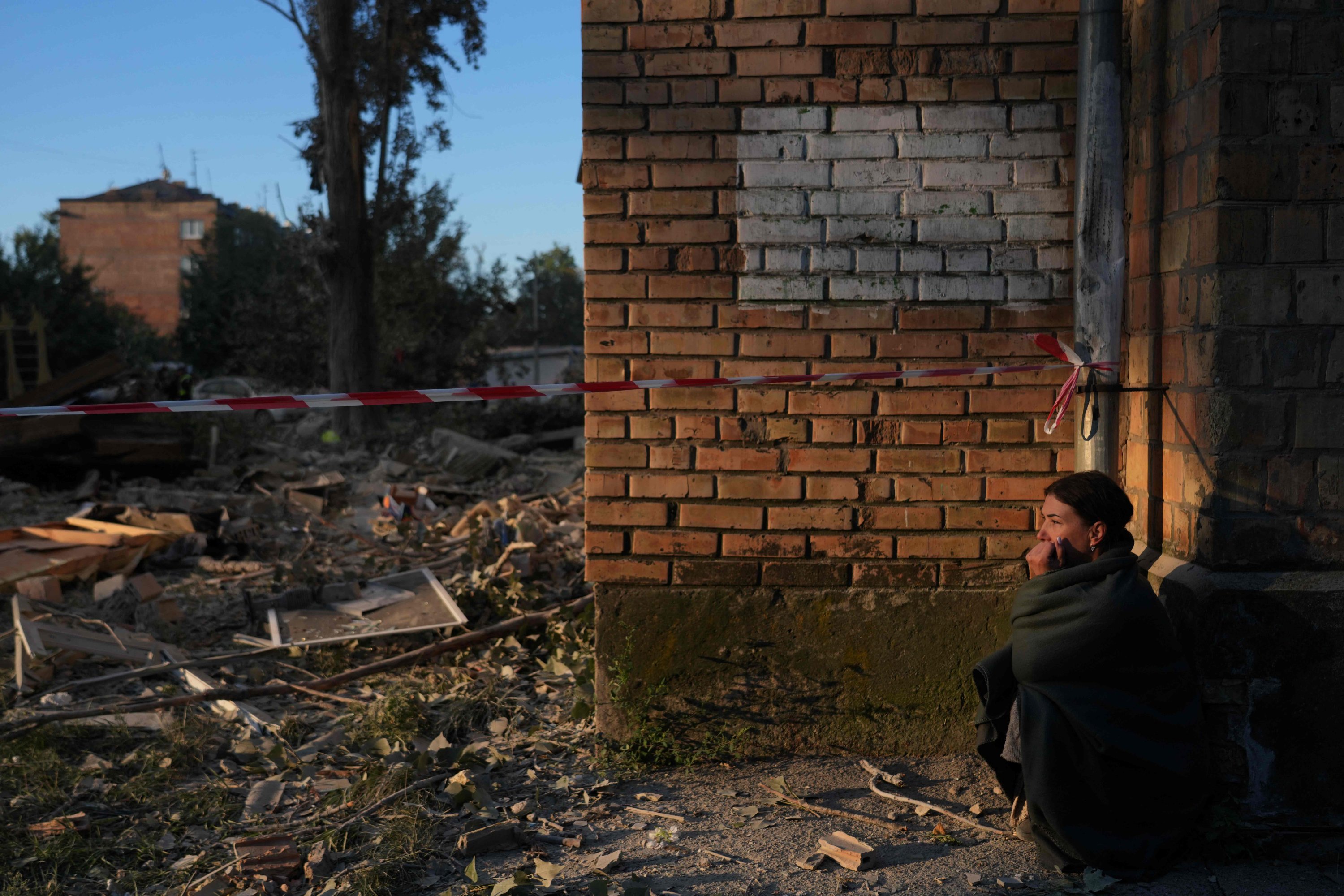 Zelenski išče pogovore s Trumpom in evropskimi voditelji glede mirovnih prizadevanj z Rusijo, Trump pa naj bi Putinu grozil z bombardiranjem Moskve