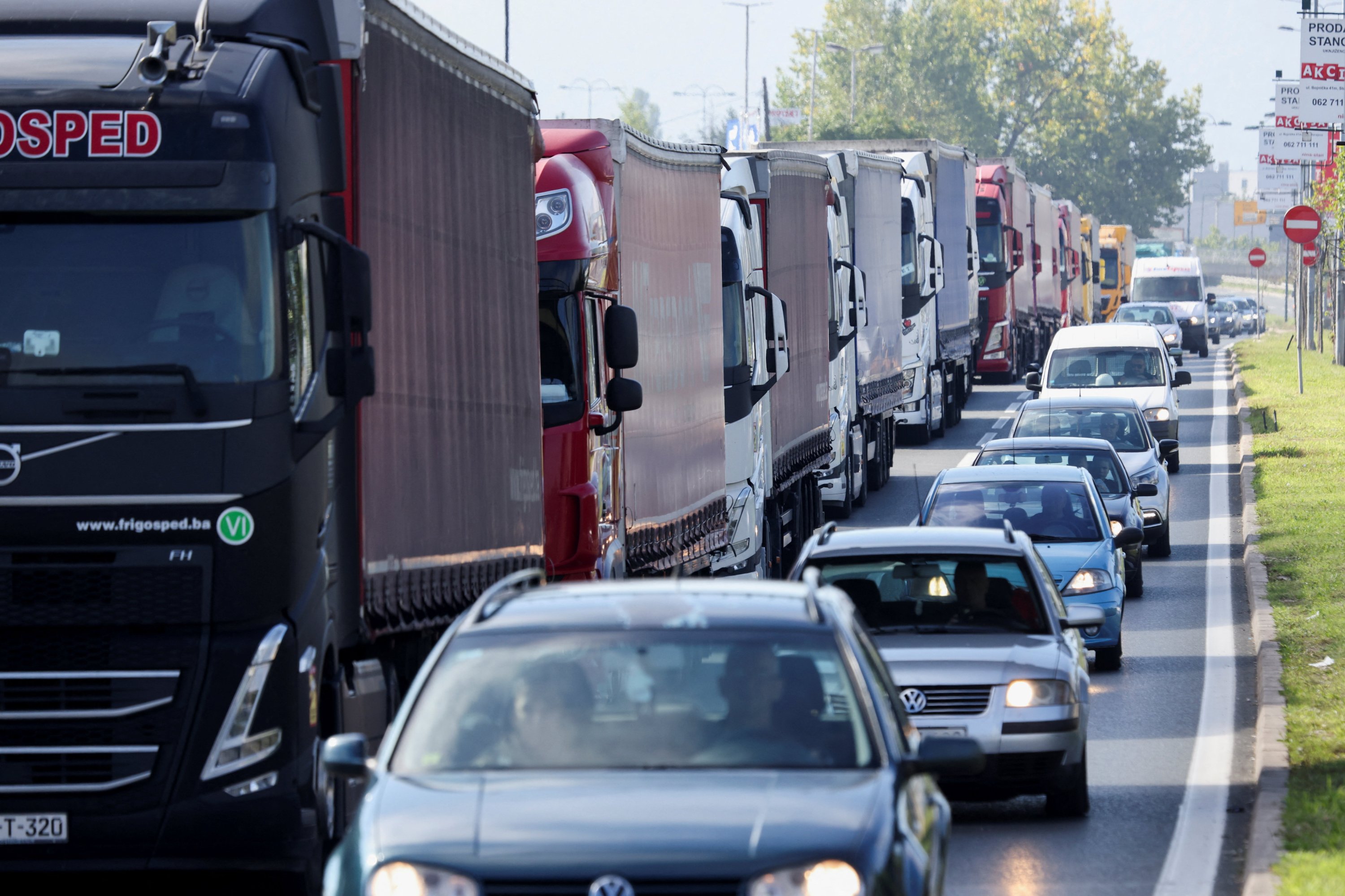 Bosnian truck drivers block goods movement, unhappy with EU stay cap