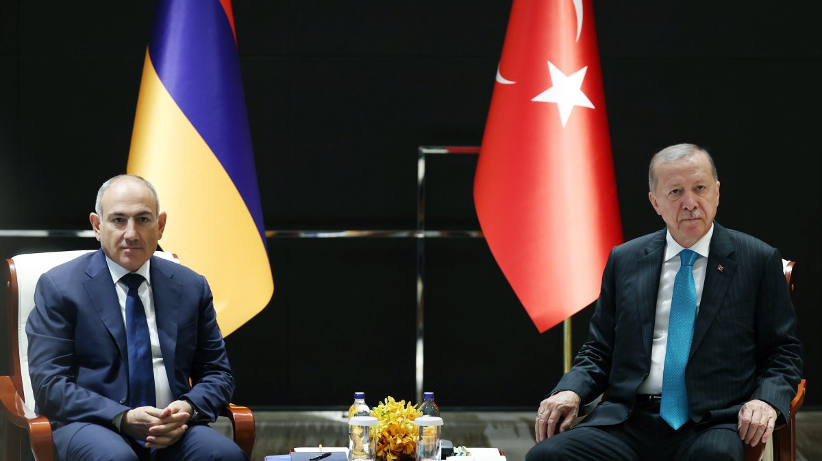 President Recep Tayyip Erdoğan meets with Armenian Prime Minister Nikol Pashinyan at the Shanghai Cooperation Organization summit, Tianjin, China, Sept. 1, 2025. (AA Photo)
