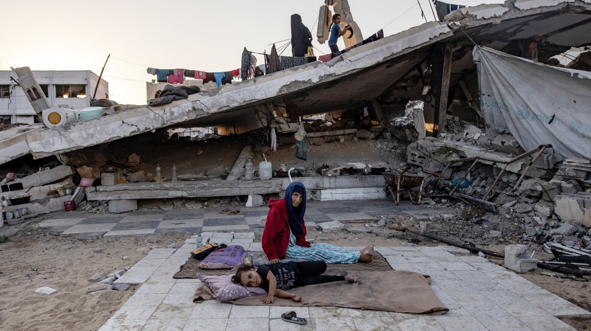 Two children sit on a blanket daily in their life, Khan Younis, southern Gaza Strip, Palestine, Aug. 30, 2025. (EPA Photo)