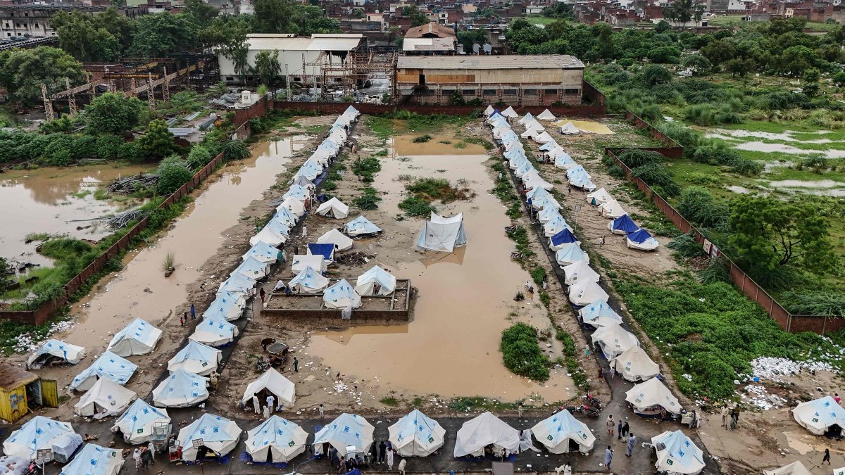 This aerial view shows makeshift shelters built for flood-affected people in Chung, in Punjab province, Pakistan, Aug. 31, 2025. (AFP Photo)