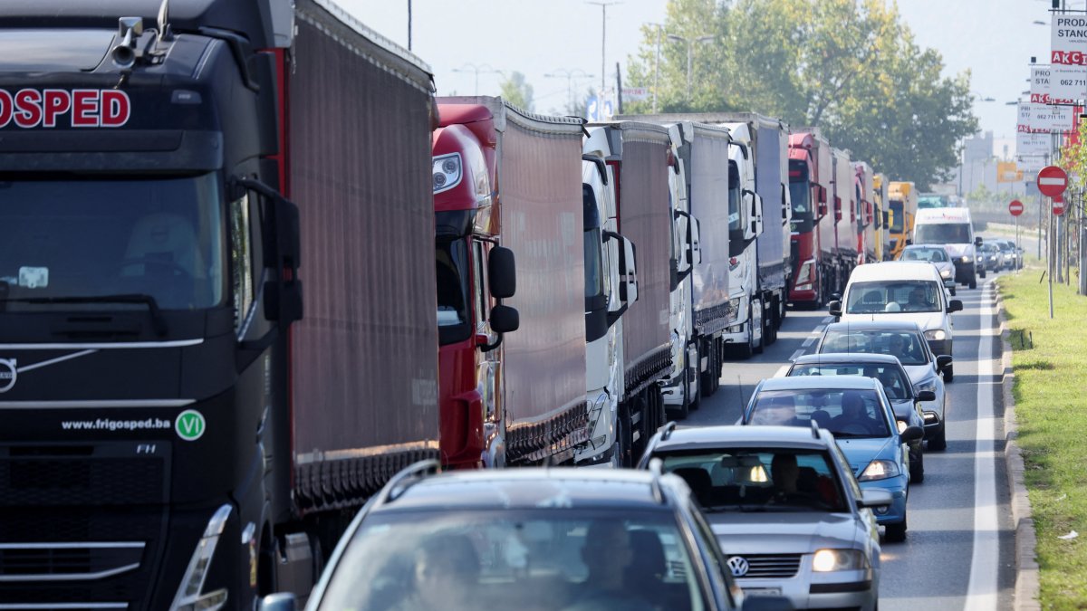 Bosnian truck drivers block key roads in protest against what they say is the government&#039;s failure to help them reduce administrative barriers and excessive taxes, Sarajevo, Bosnia-Herzegovina, Sept. 1, 2025. (Reuters Photo)