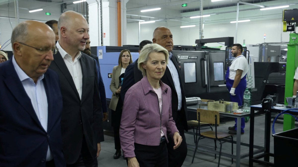 European Commission President Ursula von der Leyen, Bulgarian Prime Minister Rosen Zhelyazkov, and Boyko Borissov, leader of GERB party, walk during a visit to Bulgarian state arms company VMZ-Sopot, in Sopot, Bulgaria Aug.31, 2025. (Reuters Photo)