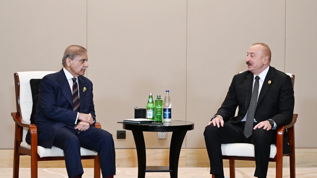 Azerbaijan&#039;s President Ilham Aliyev and Pakistan&#039;s Prime Minister Shehbaz Sharif hold talks on the sidelines of the 25th Shanghai Cooperation Organization (SCO) Council of Heads of State Summit in the northern Chinese city of Tianjin, Sept. 1, 2025. (DHA PHoto)
