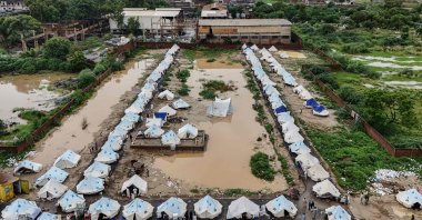 This aerial view shows makeshift shelters built for flood-affected people in Chung, in Punjab province, Pakistan, Aug. 31, 2025. (AFP Photo)