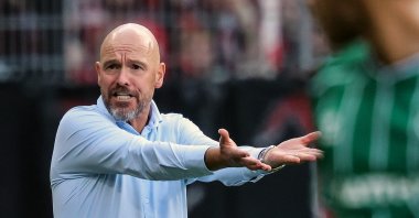 Leverkusen&#039;s head coach Erik ten Hag gestures during the Bundesliga match against SV Werder Bremen, Bremen, Germany, Aug. 30, 2025. (EPA Photo)