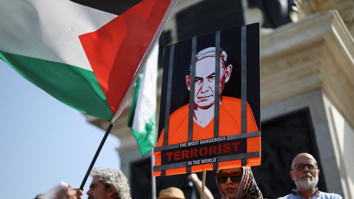 Pro-Palestinian demonstrators take part in a global protest organized by Global March to Gaza, Madrid, Spain, Aug. 9, 2025. (Reuters Photo)