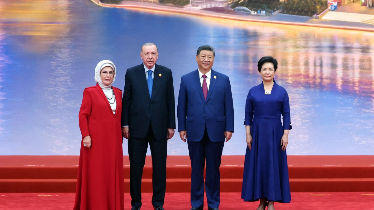 President Recep Tayyip Erdoğan (2nd L), his wife Emine Erdoğan (L), China&#039;s President Xi Jinping (2nd R) and his wife Peng Liyuan (R) attend a welcoming ceremony of the Shanghai Cooperation Organization (SCO), Tianjin, China, Aug. 31, 2025. (Turkish Presidency Press Office Handout via AFP Photo)