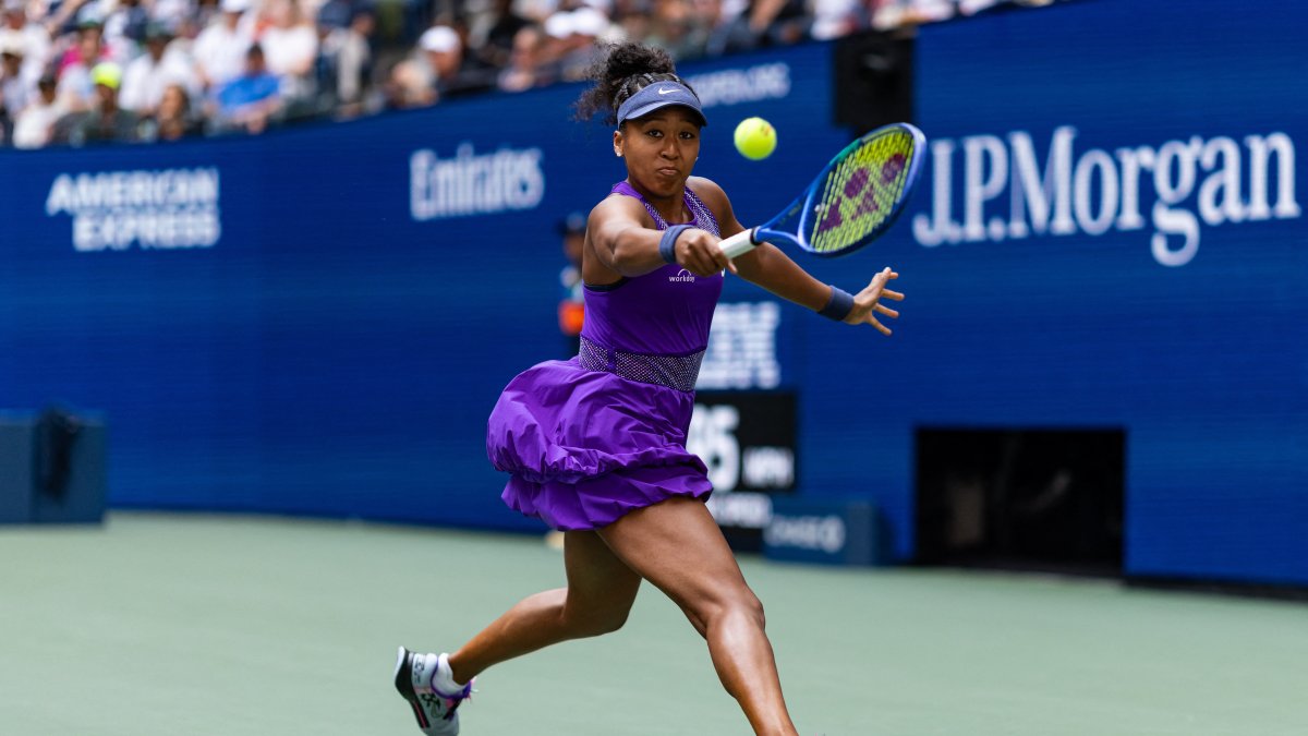 Japan&#039;s Naomi Osaka in action against Coco Gauff of the United States in the fourth round of the women’s singles at the US Open at Arthur Ashe Stadium in Billie Jean King National Tennis Center, Flushing, U.S., Sept. 1, 2025. (Reuters Photo)
