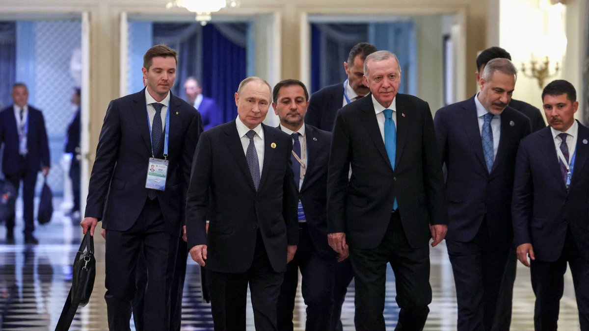 Russian President Vladimir Putin (L) and President Recep Tayyip Erdoğan walk during their meeting on the sidelines of the Shanghai Cooperation Organisation (SCO) summit, Tianjin, China, Sept. 1, 2025. (Reuters Photo)