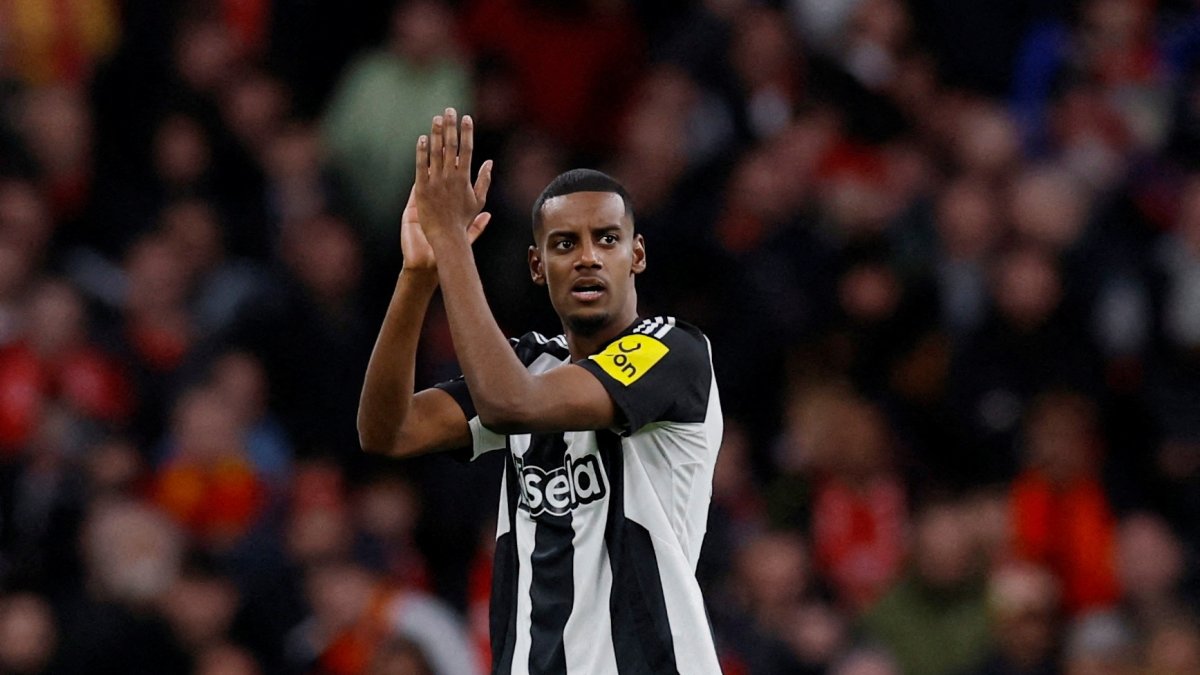 EPL clubs flex financial muscle with record $4B transfer spending