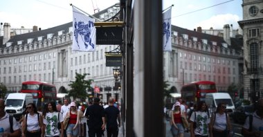 Shoppers walk along Regent Street in London, U.K., Aug. 15, 2025. (AFP Photo)