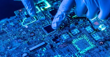 While high-tech 7- and 5-nanometer chips are being discussed for chip development, the first goal of chip production in Türkiye will start with home appliances. (Shutterstock Photo)