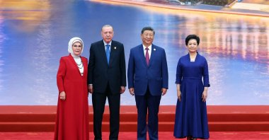 President Recep Tayyip Erdoğan (2nd L), his wife Emine Erdoğan (L), China&#039;s President Xi Jinping (2nd R) and his wife Peng Liyuan (R) attend a welcoming ceremony of the Shanghai Cooperation Organization (SCO), Tianjin, China, Aug. 31, 2025. (Turkish Presidency Press Office Handout via AFP Photo)