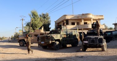 Militants of the U.S.-backed PKK/YPG terrorist group take up positions in the town of Dhiban, Deir el-Zour province, eastern Syria, Sept. 9, 2023. (EPA File Photo)