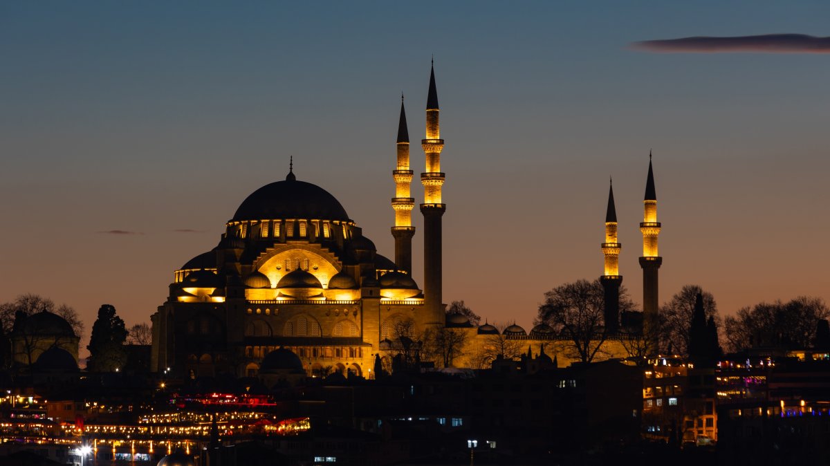 Suleymaniye Mosque will be one of the central sites for Mawlid al-Nabi celebrations in Istanbul, Türkiye. (Shutterstock Photo)