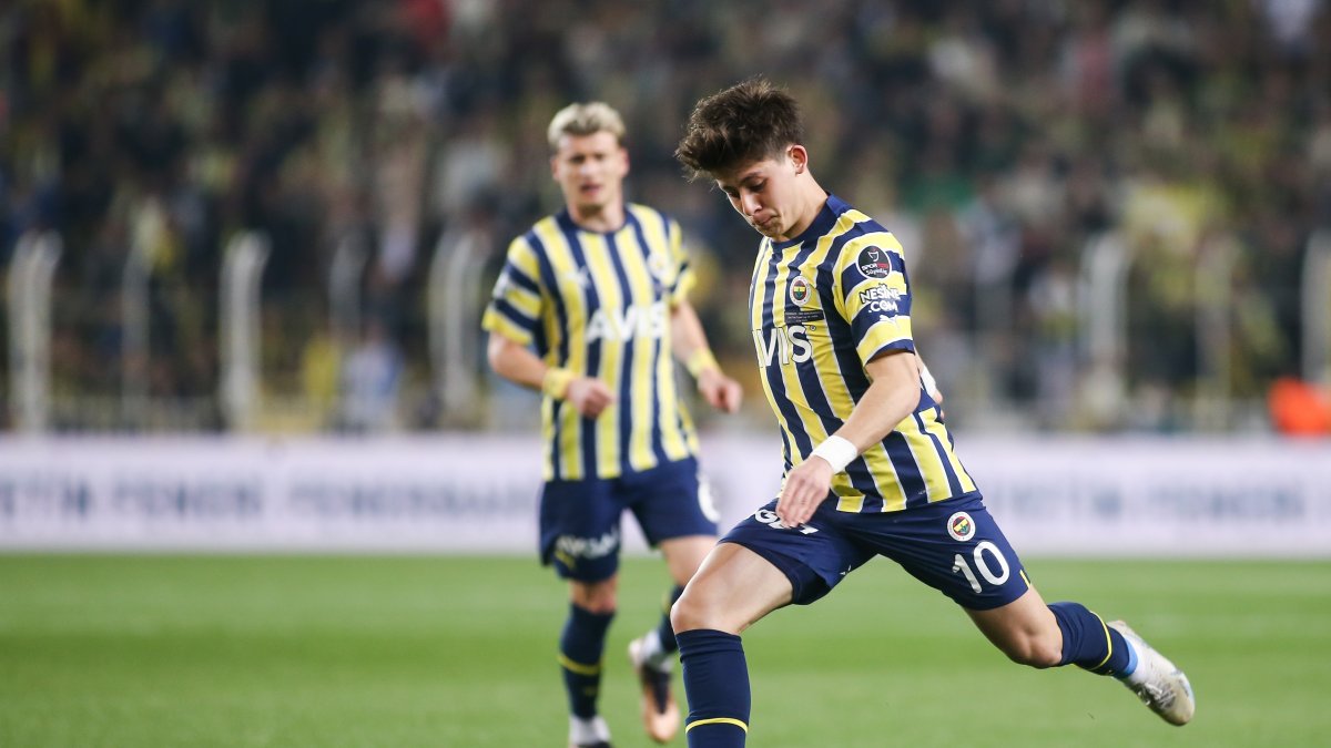 Fenerbahçe&#039;s Arda Güler controls the ball during the Süper Lig match against Ankaragücü at Ülker Stadium, Istanbul, Türkiye, April 15, 2023. (Getty Images Photo)